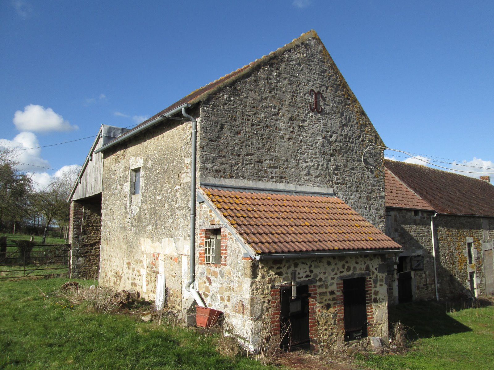 Vente Ancien Corps De Ferme Sur 9150m² De Terrain Avec Dépendances